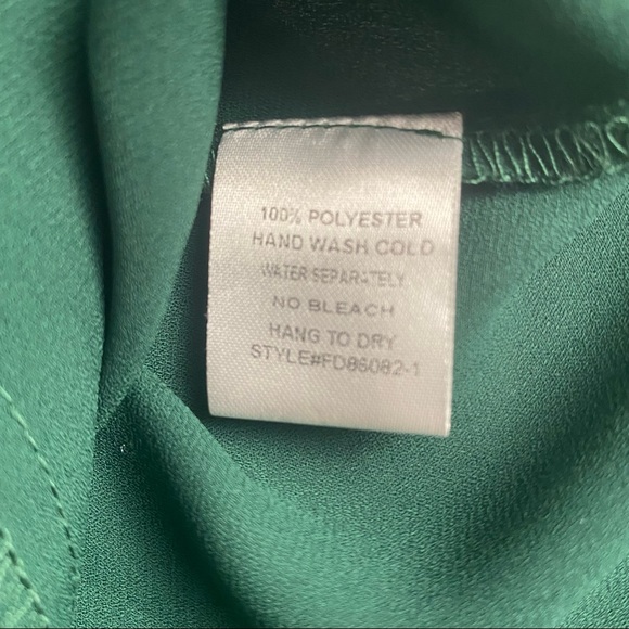 fun 2 fun Women’s Green Short Sleeve Blouse Size Small - Picture 7 of 7